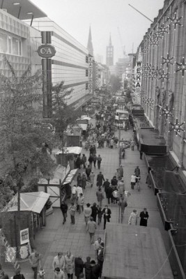 Bahnhofstr Gelsenkirchen Weihnachtsmarkt Dezember 1983 2.jpg