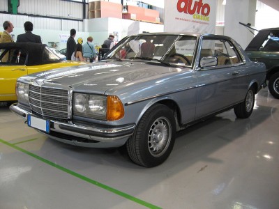 1280px-Mercedes-Benz_280_CE_(W123)_at_the_Old_Time_Show_in_Italy.jpg