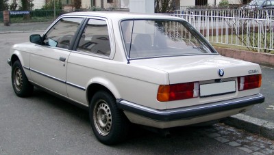 BMW_E30_rear2_20080127.jpg