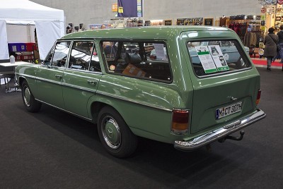 800px-Mercedes-Benz_Strich-8_Kombi_1X7A8059.jpg