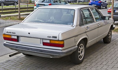 800px-Audi_100_C2_rear_20101120.jpg