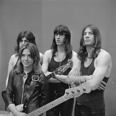 Suzi_Quatro_-_TopPop_1973_5.png