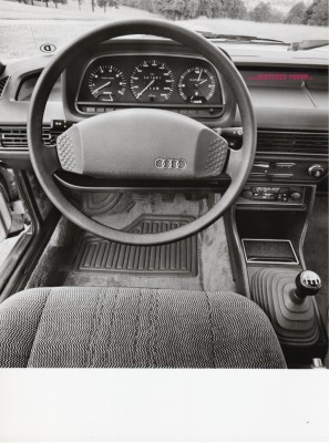 Audi 100 C2 1980 025.jpg