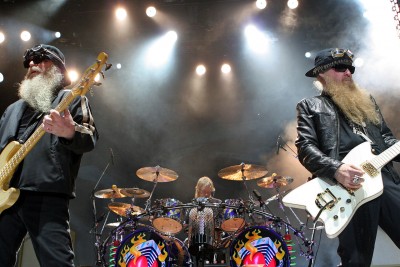 1280px-ZZ_Top_Live.jpg