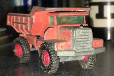 MackDumpTruck_MatchboxSeriesNo28_SammlungTorsten_02.JPG