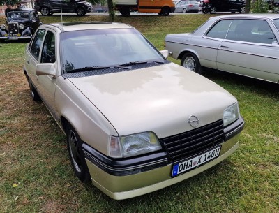 Oldtimertreffen Pöhlde 2022 Opel Kadett E 2.jpg