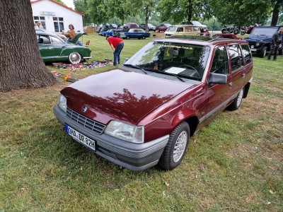 Oldtimertreffen Pöhlde 2022 Opel Kadett E 3.jpg