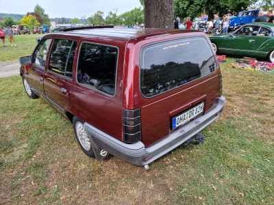 Oldtimertreffen Pöhlde 2022 Opel Kadett E 4.jpg