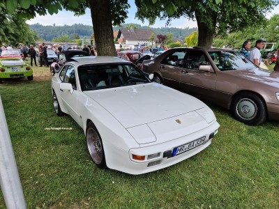 Porsche 944 weiß vorne.jpg