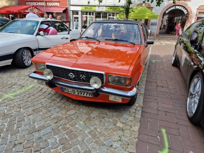 Opel Rekord 2000 2.jpg