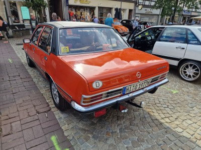 Opel Rekord 2000 4.jpg