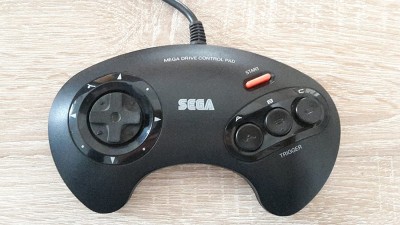 Joypad Sega.jpg