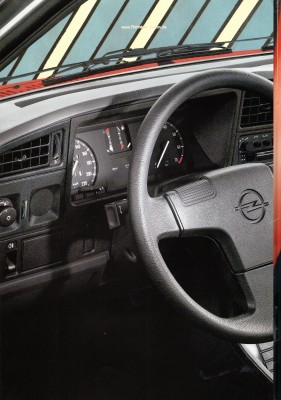 Opel Ascona C 1986 04.jpg
